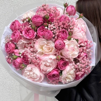 Букет мікс з півоніями