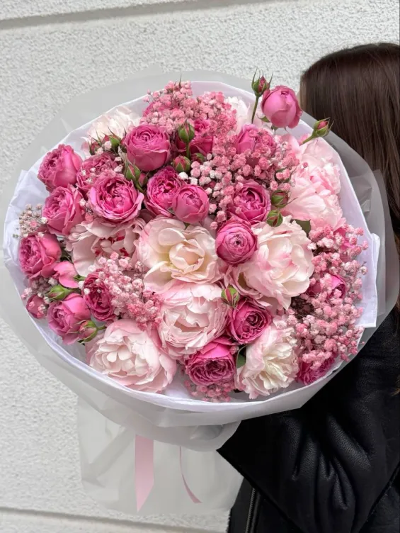 Букет мікс з півоніями